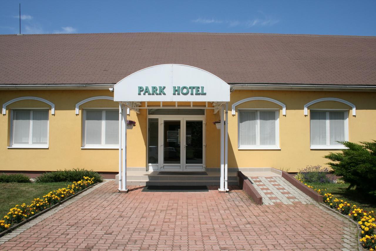 Park Hotel és Rendezvény Centrum Bábolna Esterno foto
