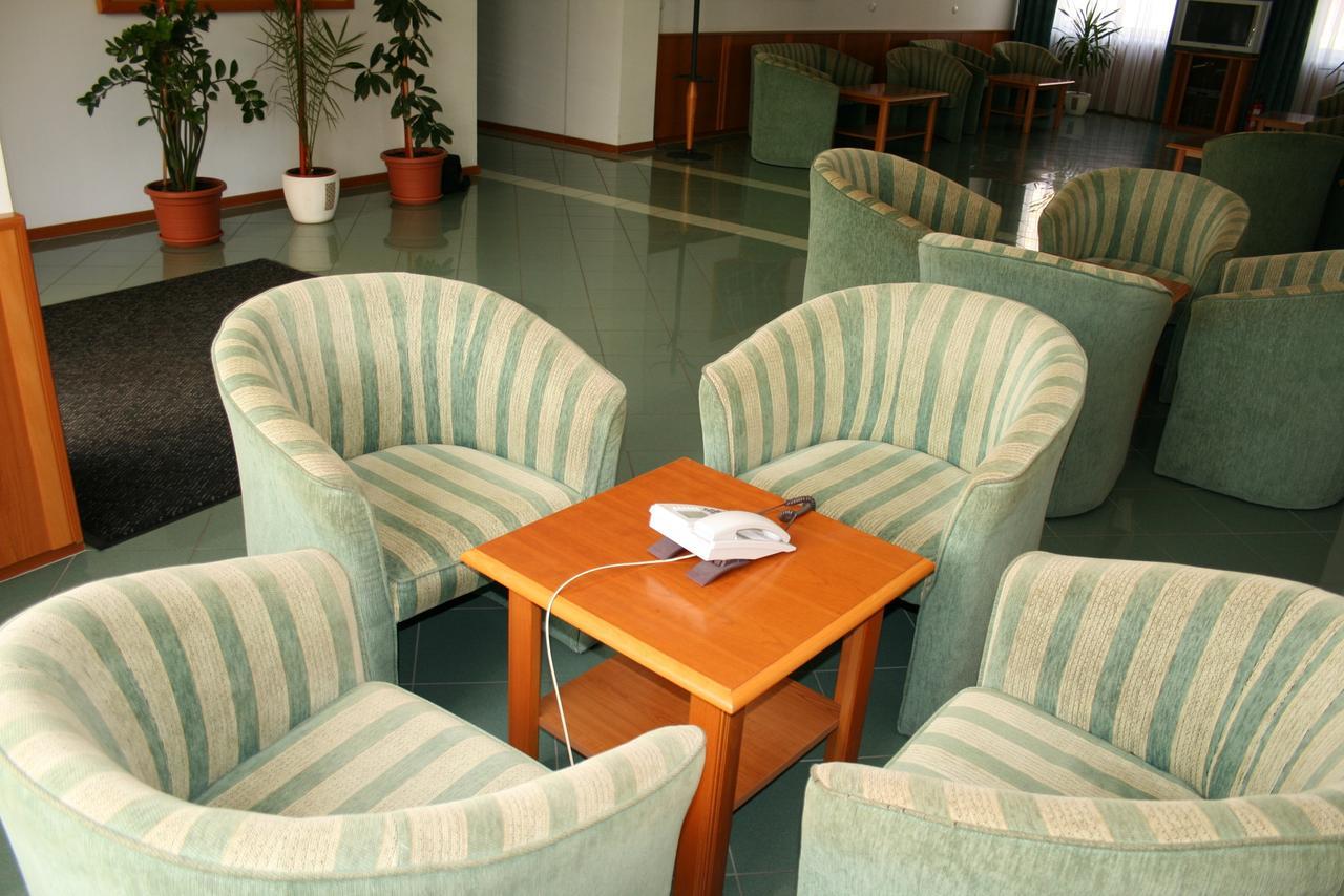 Park Hotel és Rendezvény Centrum Bábolna Esterno foto