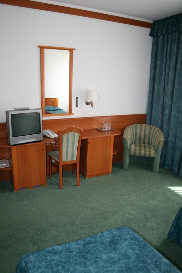 Park Hotel és Rendezvény Centrum Bábolna Esterno foto
